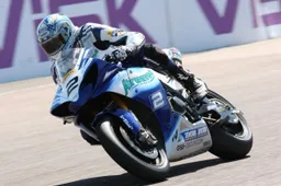 BSB Knockhill Gara 1: sempre dominio di Leon Camier