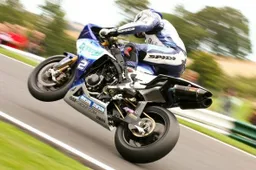 BSB Cadwell Park Gara 1: solito dominio di Leon Camier