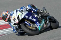 Superbike: Leon Camier con Crescent Suzuki volta pagina