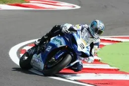 BSB Snetterton Gara 1: ancora Leon Camier, ma che lotta!