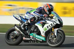 Superbike Magny Cours Warm Up: Camier su pista bagnata
