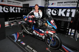 Leon Haslam nel BSB con colori da Mondiale Superbike