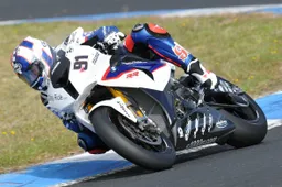 Superbike: Leon Haslam in sella 24 ore dopo l'operazione