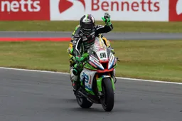 BSB Snetterton, Gara 2: finale super, volata a tre con Haslam, Dixon e Brookes