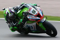 BSB Oulton Park, Gara 1: Leon Haslam regola Jake Dixon per la vittoria