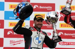 Leon Haslam irrefrenabile: nel BSB 2024 con ROKiT BMW