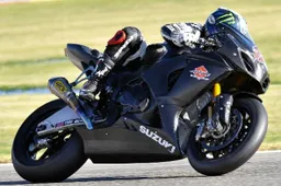 Superbike: Leon Haslam comanda la prima giornata a Valencia