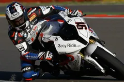 Superbike: video di Leon Haslam in azione con la BMW