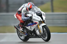 Superbike Assen Warm Up: Leon Haslam il più veloce