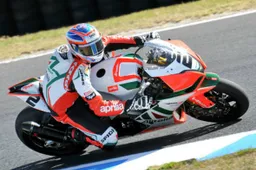 Superbike: Leon Camier entusiasta della Aprilia