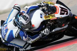 Superbike: 17 punti al braccio sinistro per Leon Haslam