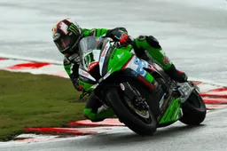 BSB Oulton Park Gara 1: Leon Haslam torna alla vittoria