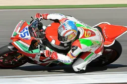Supersport: Sam Lowes firma con Yakhnich Motorsport