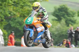 Tourist Trophy: 70 piloti per il Lightweight TT 2013 con McGuinness, Dunlop, Rutter...