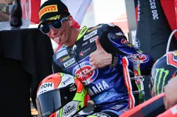 Superbike Assen: Ducati disastro, Bulega si ferma e Locatelli festeggia