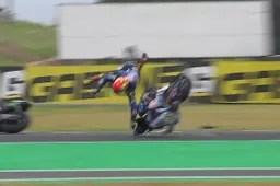 Superbike, Andrea Locatelli spiega l'incidente "La moto era in folle"