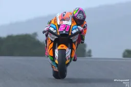 Moto2 Portimao, Prove 1: brilla Alonso Lopez, Arbolino e Vietti nei 10