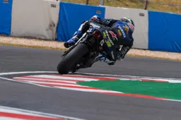 Supersport Donington: Gara 1, Aegerter l'ottovolante Baldassarri non basta