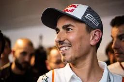 Jorge Lorenzo: "Tester? Un'ipotesi che ho sul tavolo"