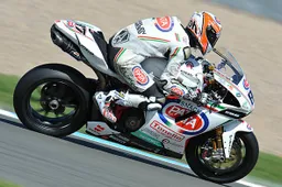 Superbike: Lorenzo Zanetti stringe i denti a Donington
