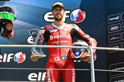 Lorenzo Zanetti doppio "Corro nel Mondiale Endurance e il CIV Superbike"