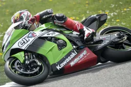 Superbike Donington Prove 1: Loris Baz al comando