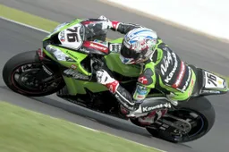 Superbike: traguardi storici per Loris Baz e la Kawasaki