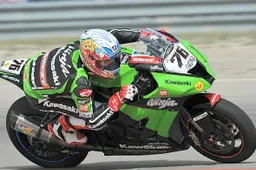 Superbike: Loris Baz confermato a tempo pieno con Kawasaki