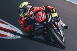 Luca Bernardi comanda, cade Michele Pirro nel CIV Superbike a Vallelunga