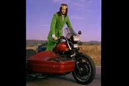 Dal Festival di Sanremo alla MotoGP: la doppia anima di Lucio Corsi