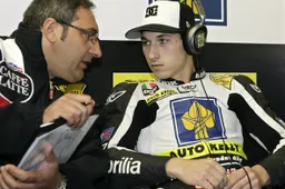 Moto2: Lukas Pesek firma con Matteoni Racing