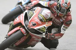 Macau Grand Prix: Ian Hutchinson in trionfo al rientro, battuto Michael Rutter