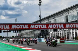 Superbike, l'attacco a Bautista riparte da Magny-Cours: gli orari Sky Sport e TV8