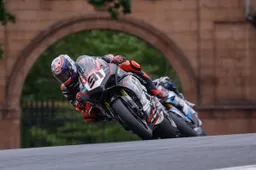 Leon Haslam torna al top nel British Superbike