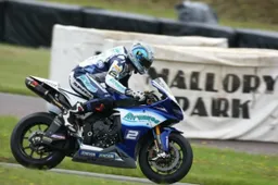 BSB Mallory Park Gara 2: Leon Camier vince prima del diluvio