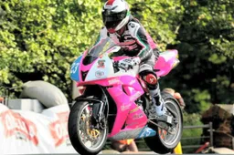 Manx Grand Prix: a Simpson (Senior) e Dunlop (Classic SBK) le ultime vittorie, bene Totti