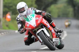 Manx Grand Prix: proseguono le prove con Sweeney al top, Cowton tra le SuperTwins