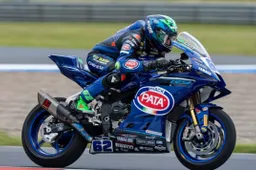 Supersport Donington: Manzi con le maniere forti, che show in gara 1!