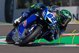 Supersport Imola: Manzi doppia gioia, Bulega limita i danni