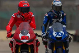 MotoGP, Marc Marquez non si ferma: sfida Alex con la Ducati Panigale V2