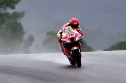 MotoGP Portimao, Prove 1: Marc Márquez danza sotto la pioggia