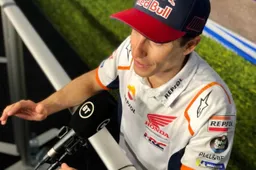 Marc Marquez: "Un fan di Valentino Rossi ha preso il mio guanto"