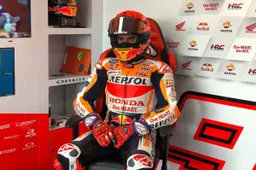 MotoGP, Marc Marquez stop di un mese: la previsione del boss Dorna