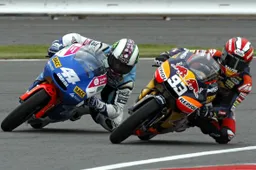 125cc Silverstone Gara: Marquez vince il duello con Espargaro
