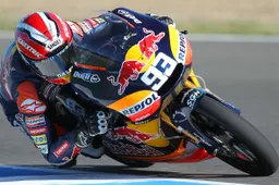 125cc: lussazione alla spalla per Marc Marquez dopo la caduta