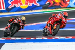 MotoGP Misano: Marquez e Bezzecchi che spettacolo, ma è vittoria Ducati