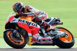 MotoGP: Marc Marquez operato alla mano sinistra