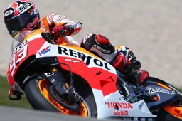 MotoGP Assen Warm Up: Marc Marquez 1° con scivolata