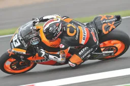 Moto2 Silverstone Warm Up: Marquez si riporta al comando