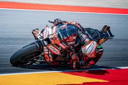 MotoGP, Aprilia time attack: manichini e test futuristici sull'aero-pack